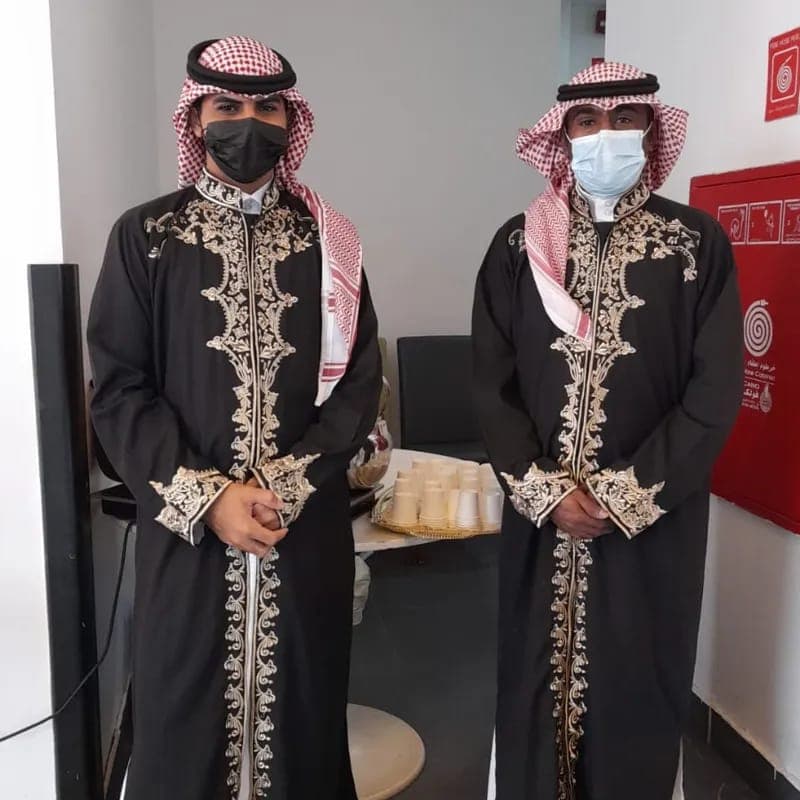 قهوجيين محترفين يقدمون القهوة العربية للمناسبات الخاصة والفعاليات في الرياض